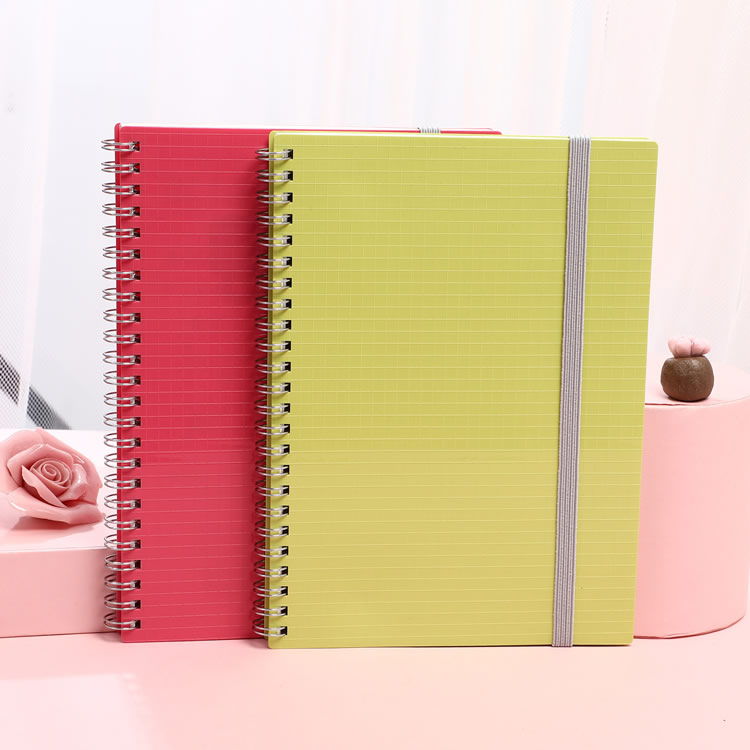 Notebook A5 con elegante copertina in pelle PU