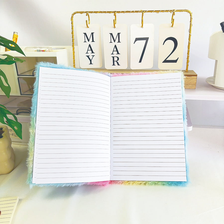 Taccuino in peluche A5 con diario di piccoli mostri